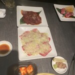 まる良炭火焼肉 - ネギ塩タン、レバー