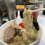 Hakata Tenjin - トッピング後のラーメン