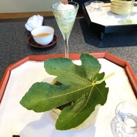 行楽庵 - 葉蓋がワクワク感を高めてくれます