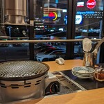 神戸焼肉かんてき - 窓の向こうはキャナル