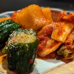 神戸焼肉かんてき - キムチ盛り合わせ。美味しかった