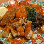 神戸焼肉かんてき - 色々生ホルモン    酢味噌がかかっていて卵を絡めて頂きます。千枚刺しも一緒に