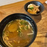 天ぷら 乃々花 - 味噌汁＋漬物¥150