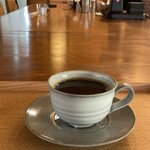 喫茶葦島 - 広いカウンターに置かれたトラジャ珈琲にワクワク