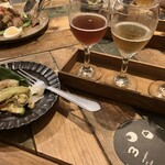 Sangatsuno Mizu - ビール飲み比べ…取皿の海老アボカドサラダは食べかけで失礼