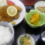御食事処つむぎ - とんかつ定食950円