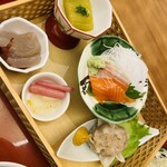 ばんどう太郎 - サーモンの刺身は厚みが欲しい笑