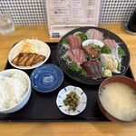 ふらっとごはん。 - ボリューム満点のお刺身定食　1250円　ご飯のおかわり自由