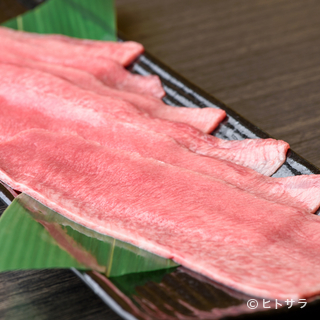 Yakiniku Arata - 口どけの良い熟成牛タンを、贅沢なしゃぶしゃぶで味わえる逸品『黒毛和牛タンしゃぶ』