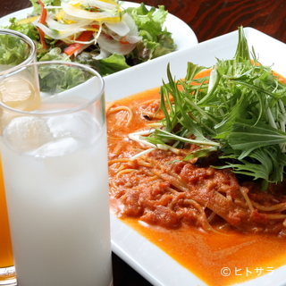 Satisfy both your stomach and heart with the ``Pasta Lunch'' with its large volume and price.