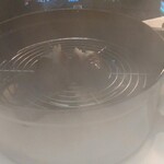 Restaurant Bellustar - 2023/9月下旬。伊勢海老の蒸し焼きの蓋を開けたところ。