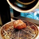 Restaurant Bellustar - 2023/9月下旬。30日間熟成経産和牛をい草やワラでスモーク。