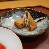 美会 - 子持ちあゆの春巻き、タイ風のスイカソース