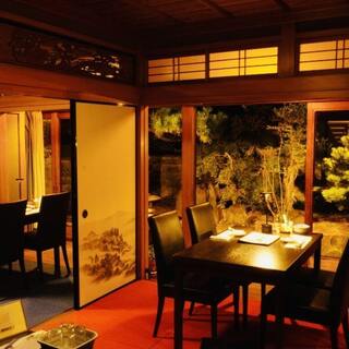 An attractive old private house with terrace seating where dogs are welcome and Japanese-style rooms with a view of the garden.