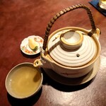 りょうりや 御旅屋 - 松茸と鱧の土瓶蒸し