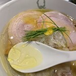 Japanese Ramen Noodle Lab Q - 透き通るスープ