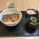 鰻 登亭 - うな丼(吸い物蓋外す)