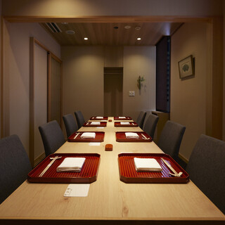 上質なくつろぎを感じる、計算し尽くされた静謐な空間