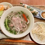 ベトナムちゃん - 牛肉しゃぶしゃぶフォー
            平日限定ランチセット1000円