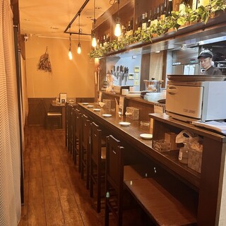 温かみのある店内はお一人様から団体様まで大歓迎！貸切も可能◎