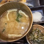 Sumibi Yaki Himono Shokudou Shimpachi Shokudou - 味噌汁と大根おろし、香の物