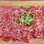 肉焼の館 ぱっちぎ - 和牛のハラミ刺し 1100