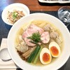 Ramen Hachino Ashiha - わんたん麺・塩味(半熟煮玉子トッピング)と、地鶏と根菜の味ごはん・小