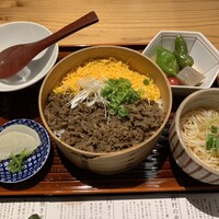 すき焼きと牛まぶし ももしき - 