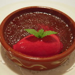 ラ・サンテ - チョコレートのクリームブリュレ　フランボワーズシャーベット添え