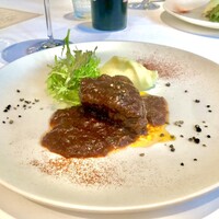 テストキッチンエイチ - 和牛ホホ肉の赤ワイン煮込み　つけ合わせはスモークしたマッシュポテト　ここの煮込みは美味しくて好み