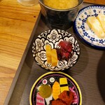 Oosaka Taishuu Izakaya Meshi To Sake To Oto Arumario - 味噌汁・漬物・薬味