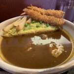 Curry no Takumi - 香辣咖哩（含稅800日圓）附沙拉，另加兩尾炸蝦