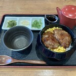 肉食家さんのハンバーグ にくきゅうグリル - 肉食屋さんのハンバーグまぶし(近江牛に変更)