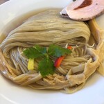 めん処 きよ洲 - 綺麗に畳まれたふすま入り細麺！