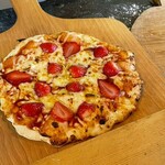 富沢山小屋 - 苺ピザ ¥1200