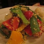 ウグイス - １０種の野菜とクスクスのサラダ