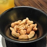 居酒屋 感 - サービスのピーナツ