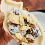 こひる庵 - 今日はレーズンチーズクリームとナッツをのせてみた　本当はあんこをのせて食べるのが好き(*^ω^*)