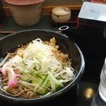 Komoro Soba - ネギ、わさび、七味等至れり尽くせり