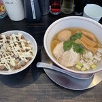 豚のオオモリ製作所 - 料理写真:中華そば醤油　　味玉　チャーマヨ丼