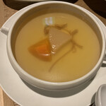 江戸中華 よし町 - スープは滋味深い野菜スープ