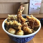 Kushitenpura Tonihonshu Sansan - ランチの天丼