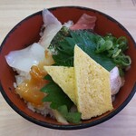 活魚寿司 - 海鮮丼