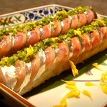 旬菜魚 藍 - 秋ならではの菊や口頭葱たっぷりの秋刀魚寿司
