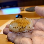 奴寿司 - はしら（ほたて+からすみ）