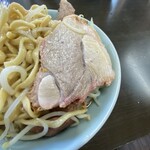 ラーメン二郎 - 肉肉しい！