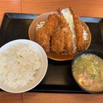 Katsuya - 秋の海鮮フライ定食（海老2本、牡蠣フライ2個、イカフライ）
