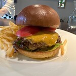 Bistro&Cafe KIZKI - 仔羊のハンバーガー 1,000円とフライドポテト 300円