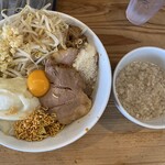 ラーメン ろたす - 2023/09/29
            まぜそば 850円
            ✳︎ニンニク 野菜 アブラ 増し増し
            豚まんま ラインクーポン