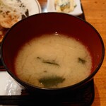 つるかめ食堂 - いりこ出汁が効いた、熱々のお味噌汁。